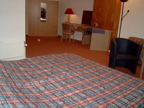Lucy'S Inn Eesergroen Zewnętrze zdjęcie