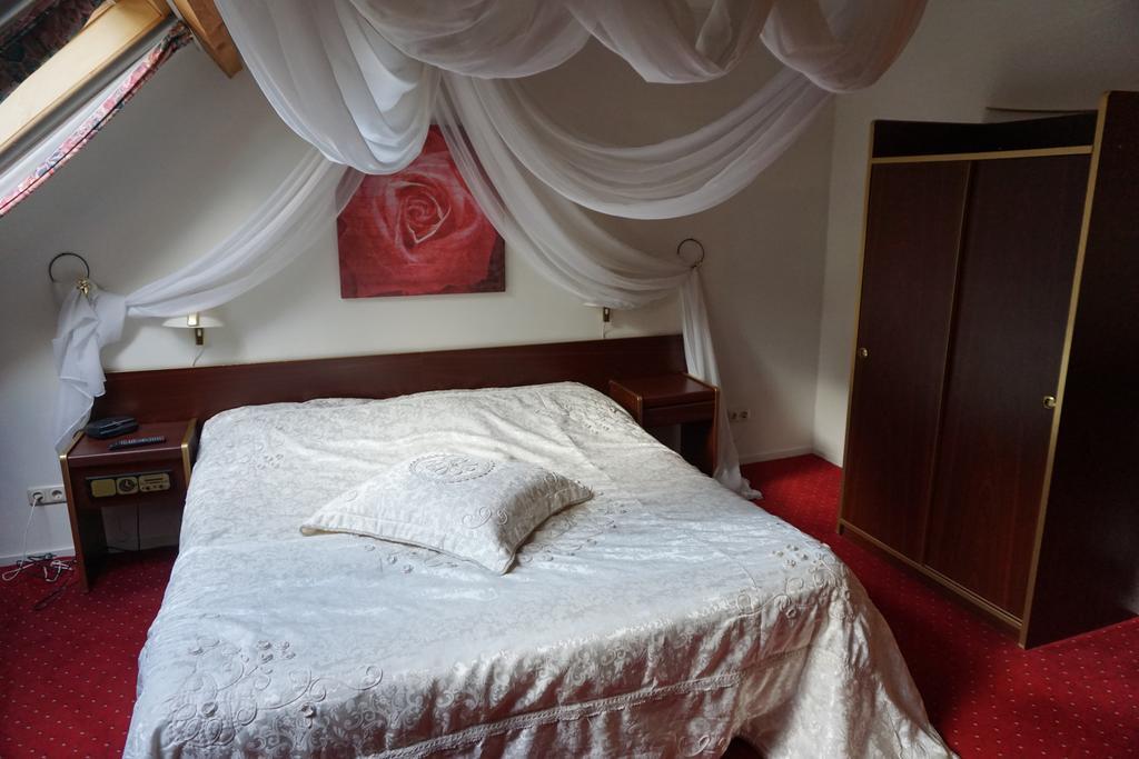 Lucy'S Inn Eesergroen Zewnętrze zdjęcie